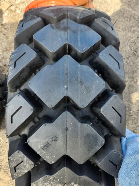 90 results for 12165 skid steer tire 